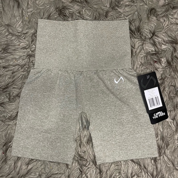 TLF XS REACT SEAMLESS WORKOUT SHORTS- BRAND NEW NEVER WORN - Picture 1 of 3
